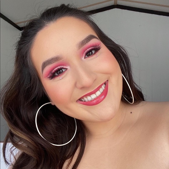 Profile Picture of Daniela Cortina (@danielacortina) on Poshmark