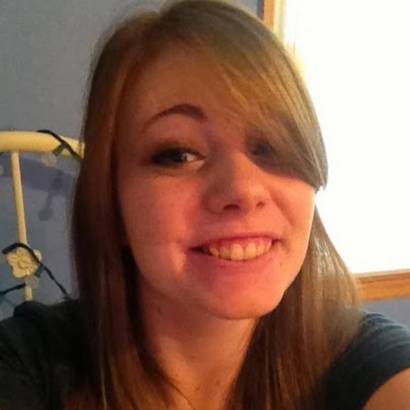 Profile Picture of Cara Mecabe (@caramecabe) on Poshmark