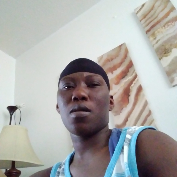 Profile Picture of Chris Battle (@chris12251987) on Poshmark