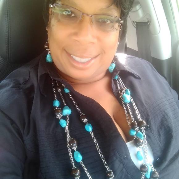 Profile Picture of Cindy Craven (@cindycraven) on Poshmark