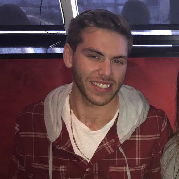 Keegan Weides - Poshmark Profile Picture of Keegan Weides (@bigfudge33) on Poshmark