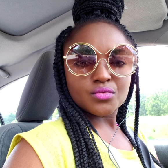 Profile Picture of Casandralina Tutondadio (@casandralinat) on Poshmark