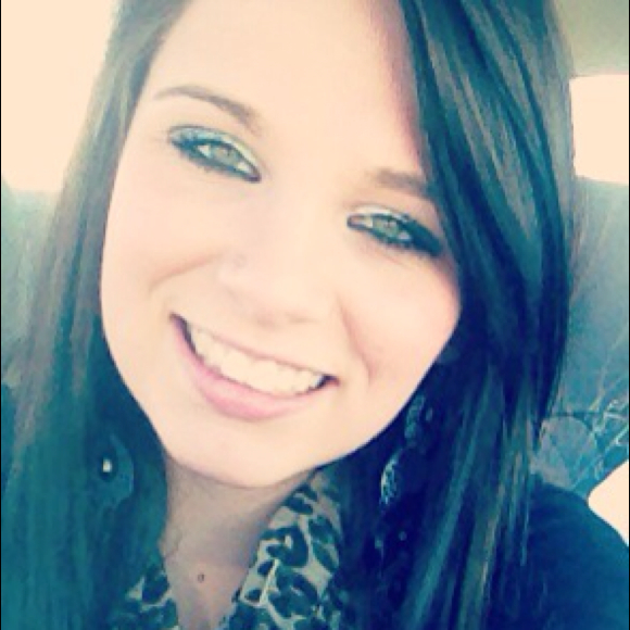 Profile Picture of Nicole Zarling (@nicolezarling) on Poshmark