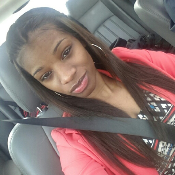 Profile Picture of Whitney Early (@whitneym_e) on Poshmark