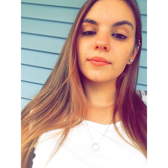 Profile Picture of Amber Wilczak (@awilczak22) on Poshmark