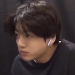 Profile Picture of 𝗿𝗮𝘃𝗲𝗻𝗮 Xereca De Mel (@vminshot) on Twitter