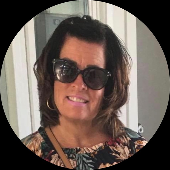 Profile Picture of Eileen Collison (@shopperela) on Poshmark