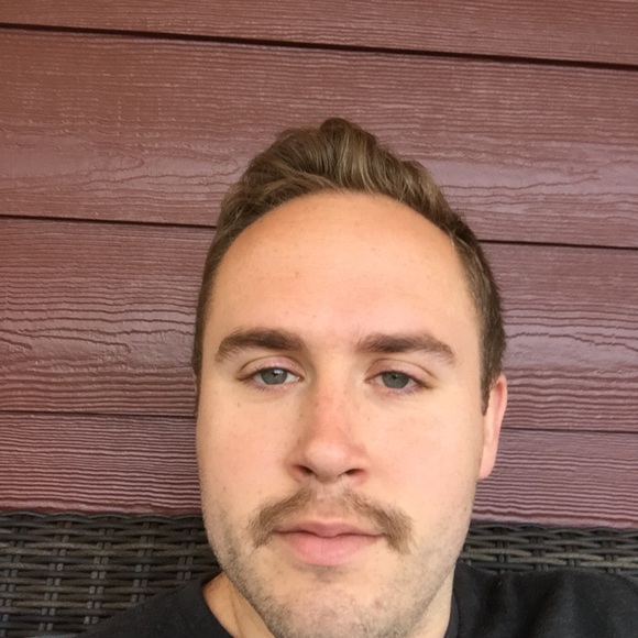 Profile Picture of Chris Barfield (@barfield33) on Poshmark