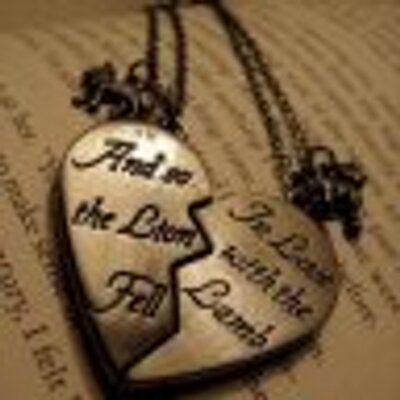 Profile Picture of Robin Stuckey (@youdistractme) on Twitter
