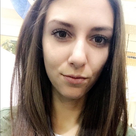 Loren Dorminy - Poshmark Profile Picture of Loren Dorminy (@lhdorminy) on Poshmark