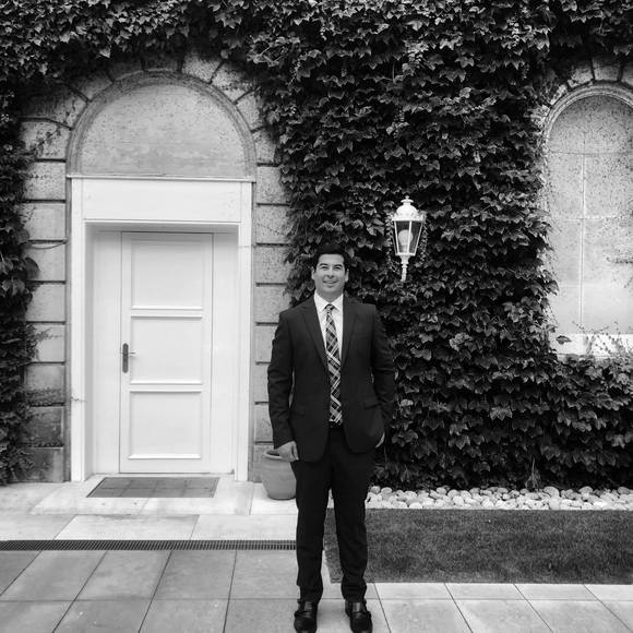 Profile Picture of Alec Pakzad (@alecpakzad) on Poshmark