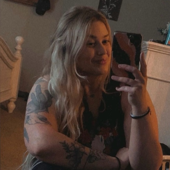 Lexie Misemer - Poshmark Profile Picture of Lexie Misemer (@lexie_loulou) on Poshmark