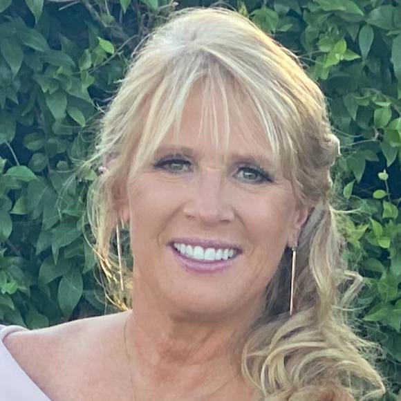 Profile Picture of Barb Schultz (@bshultz) on Poshmark