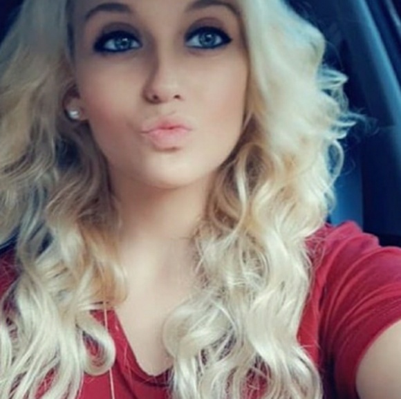 Profile Picture of Haley Warden (@haleyyy694) on Poshmark