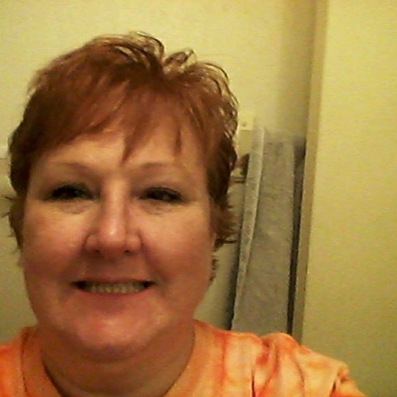 Profile Picture of Robin Owen (@rowen917) on Poshmark