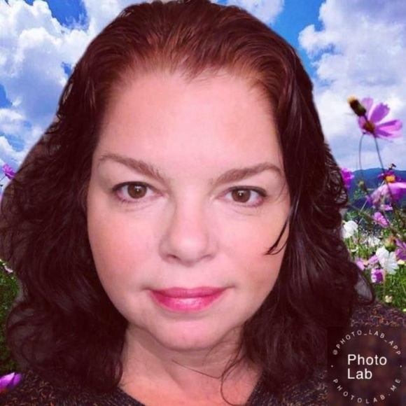 Profile Picture of Julia Ferrell (@juliaferrell45) on Poshmark