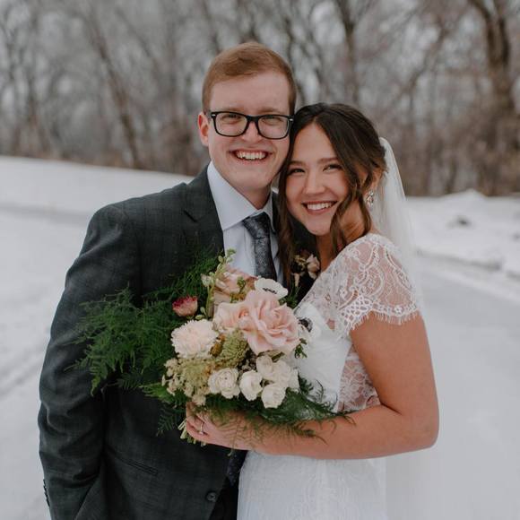 Profile Picture of Anna Distad (@amdistad) on Poshmark