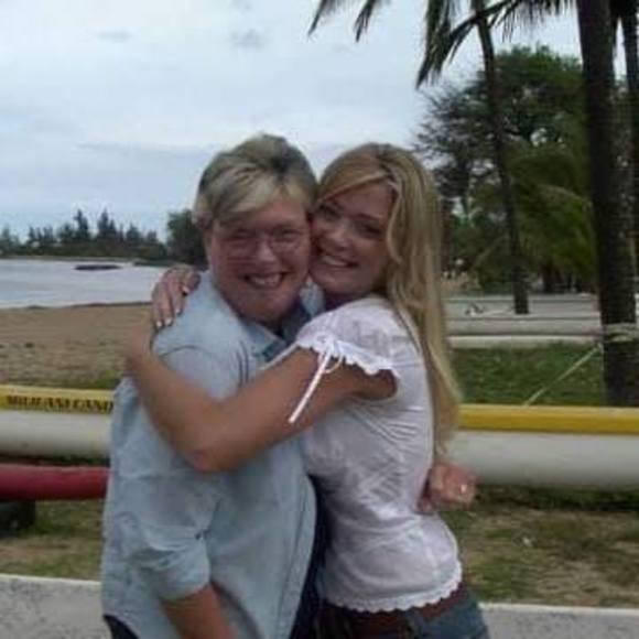 Profile Picture of Kimberly Roberts (@kimlovestoride) on Poshmark