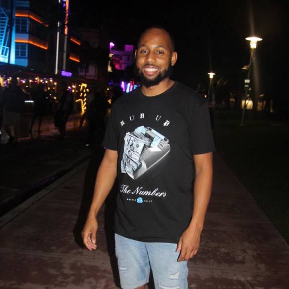 Ulysses Brown - Poshmark Profile Picture of Ulysses Brown (@bartparty) on Poshmark