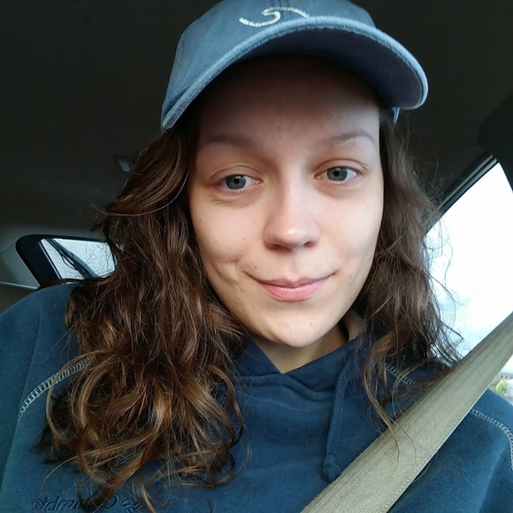 Profile Picture of J Kleemann (@phines_) on Poshmark