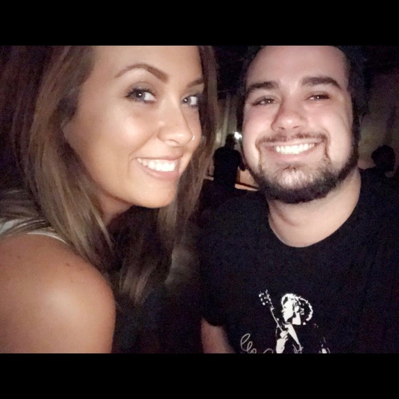 Profile Picture of Aaron Browne (@aarbrowne) on Poshmark