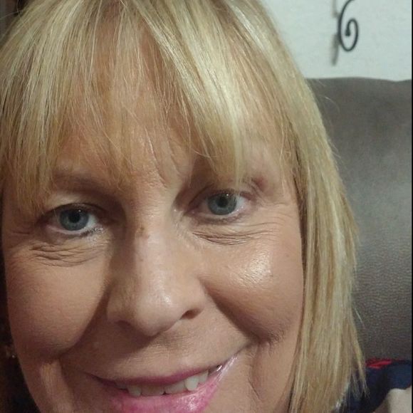 Profile Picture of Julie Nobles (@haverty) on Poshmark