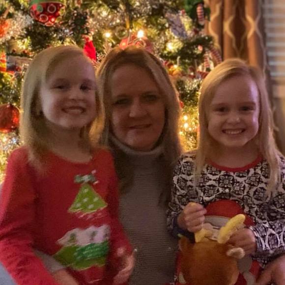 Profile Picture of Cynthia Gammons (@cdgammons) on Poshmark