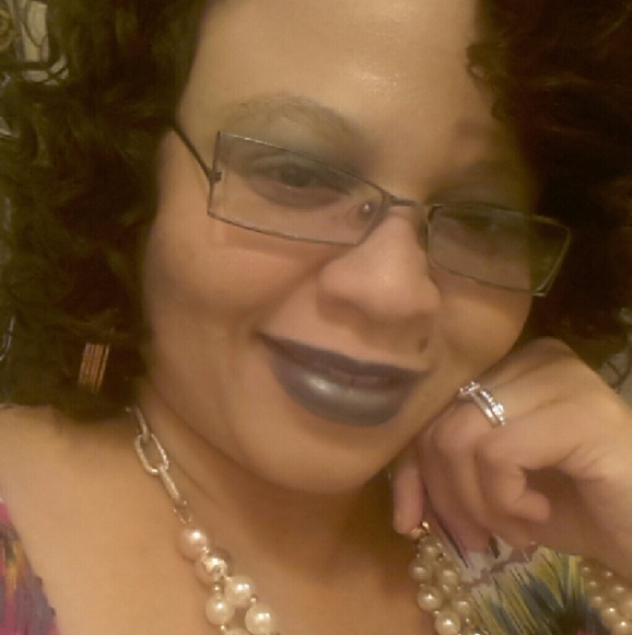 Profile Picture of Betty Wyatt (@jazzibwyatt) on Poshmark