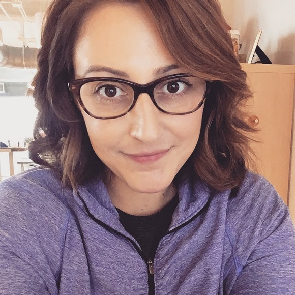 Profile Picture of Amber Cheek (@amber_cheek) on Poshmark