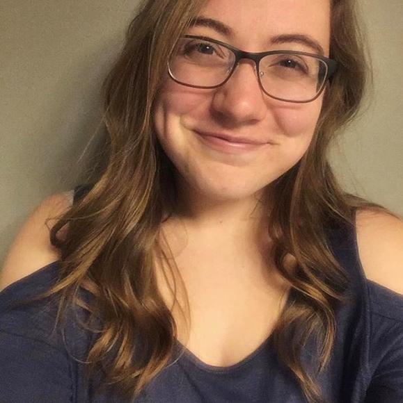 Profile Picture of Kelsi Anderson (@kelsi_anderson) on Poshmark