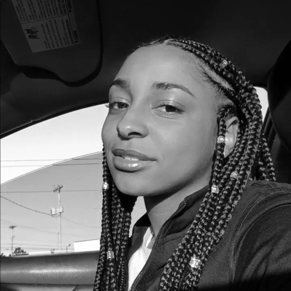 Profile Picture of Rena Minnifield (@rminnii) on Poshmark