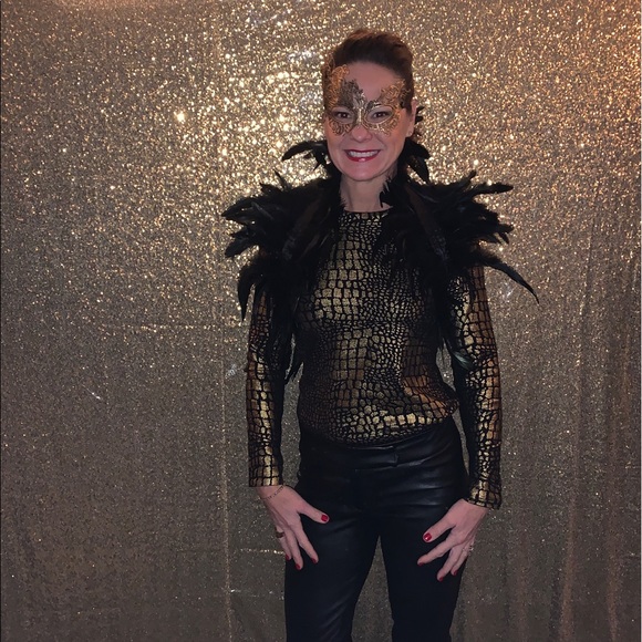 Profile Picture of Robin Demand (@rcoveleski) on Poshmark