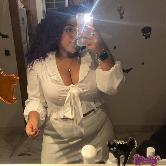 Profile Picture of Crisfer Hellement (@anacrisfer23) on Poshmark