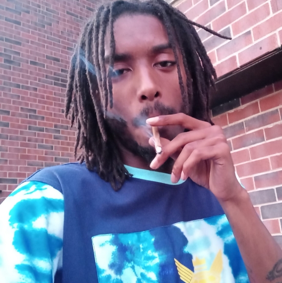 Profile Picture of Ron Tree (@treetho) on Poshmark