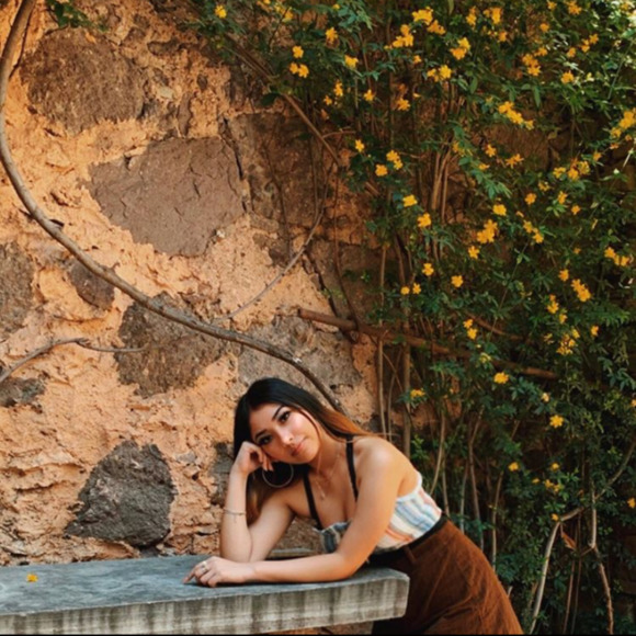 Profile Picture of Kinley Key (@kinkeyed) on Poshmark