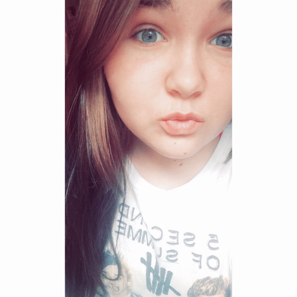 Profile Picture of Makayla Dunback (@mbd1882) on Poshmark
