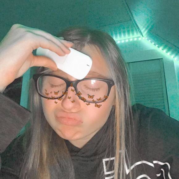 Jocelyn Schneider - Poshmark Profile Picture of Jocelyn Schneider (@jocelynschneide) on Poshmark