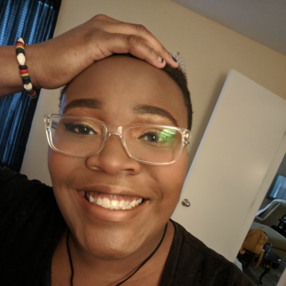 Profile Picture of Taylor Giles (@tayvintagecosas) on Poshmark