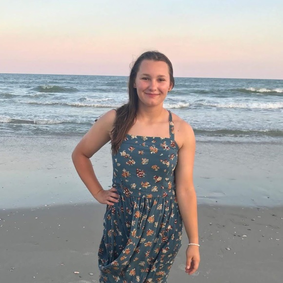 Profile Picture of Michelle Kuntz (@mkuntz8) on Poshmark
