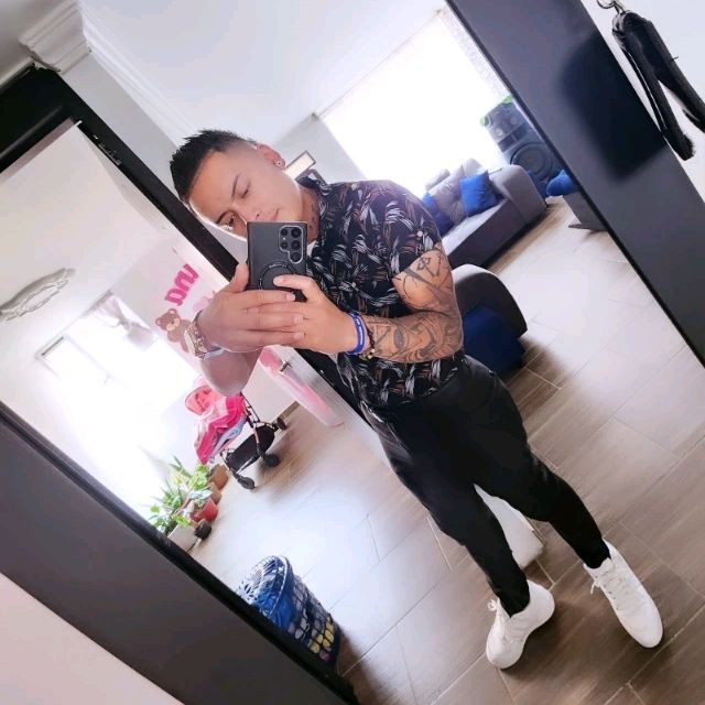Profile Picture of Älëx Dëvïa (@alex_devia) on Tiktok