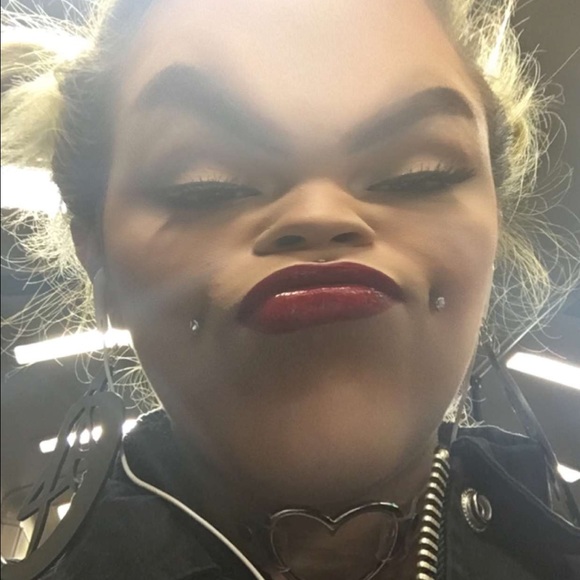 Profile Picture of Nicole Manning (@nicolebmanning) on Poshmark