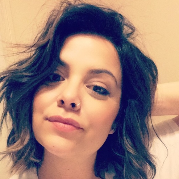 Profile Picture of Daniela Dawson (@danieladawson) on Poshmark