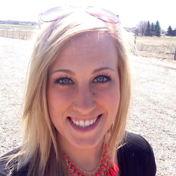 Profile Picture of Nadine Dietrich (@nadietrich) on Poshmark