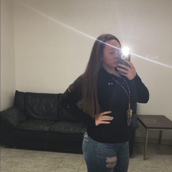 Profile Picture of Mackenzie Byrd (@byrd_1876x) on Poshmark