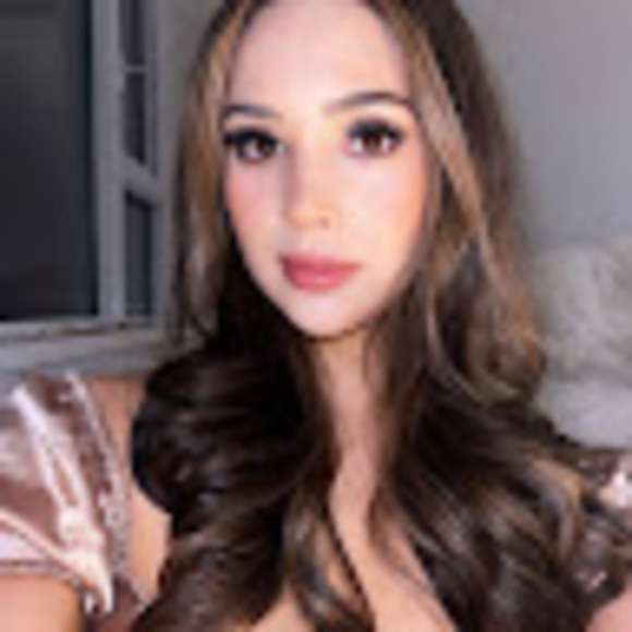 Profile Picture of Kimiye Gamblin (@kimiyegamblin) on Poshmark