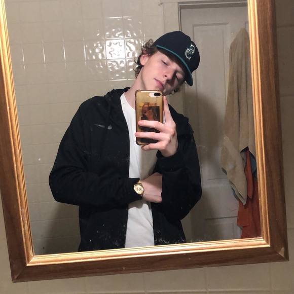 Profile Picture of Colin Weiss (@leftbehindfinds) on Poshmark