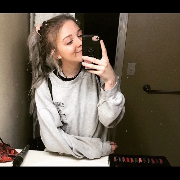 Gracie Meroney - Poshmark Profile Picture of Gracie Meroney (@graciemeroney) on Poshmark