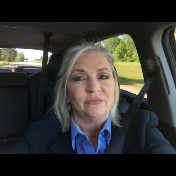 Profile Picture of Virginia luanne Smith (@luannesmith38) on Poshmark