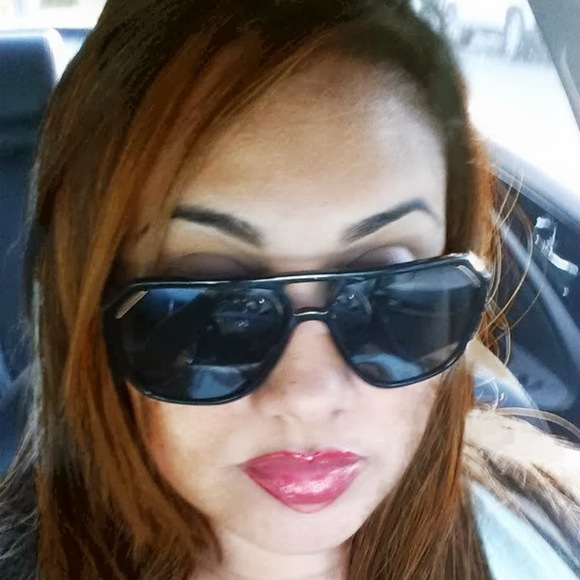 Lisette Rosario - Poshmark Profile Picture of Lisette Rosario (@lisetterosario) on Poshmark