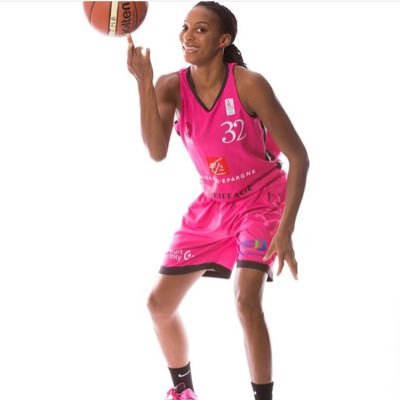 Profile Picture of Nicole Michael (@ms_slinkz) on Twitter